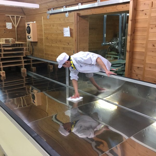 Cleaning the koji bed at Saiya