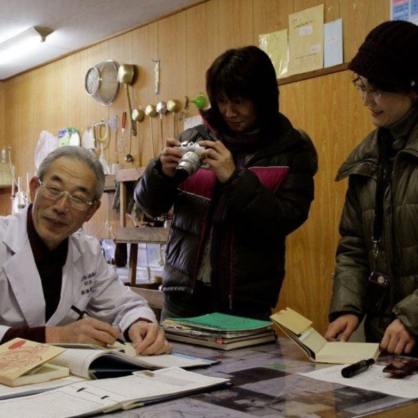 Takahashi signing his biography